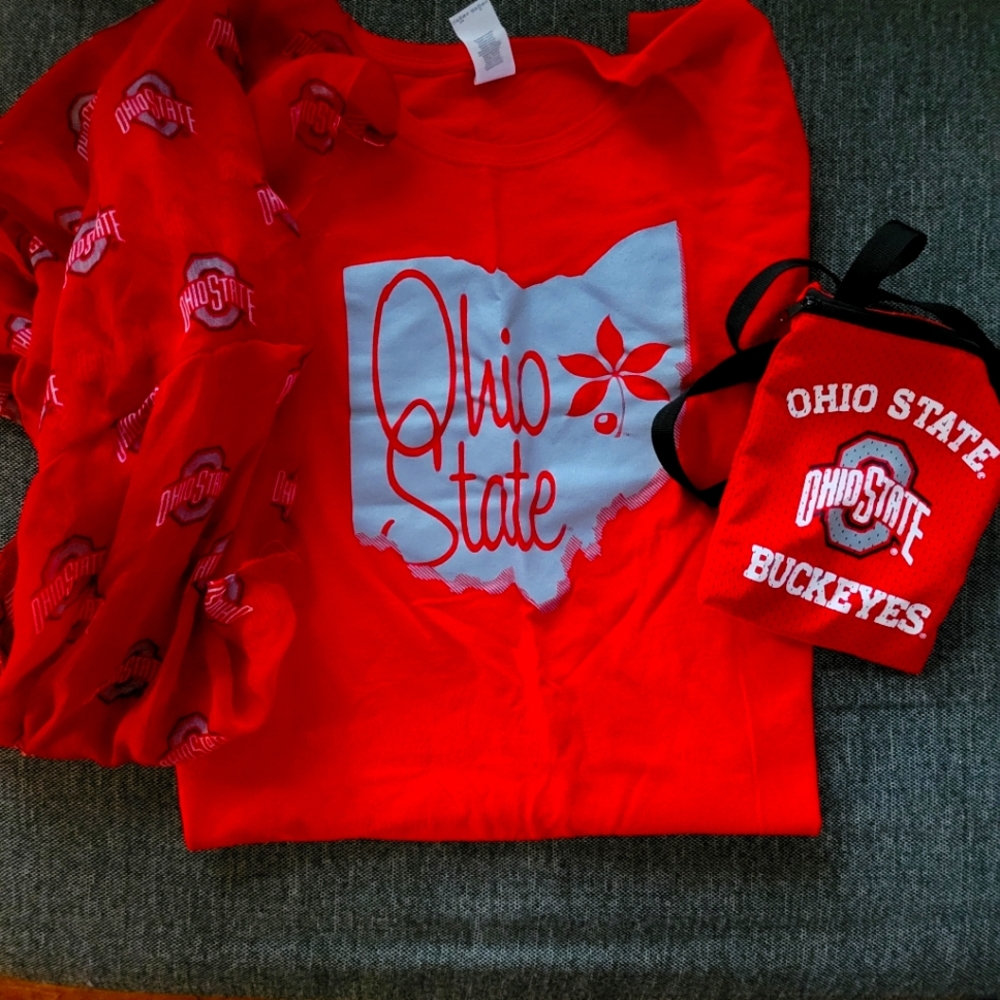 Ohio State t-shirt, circular scarf and mini pouch